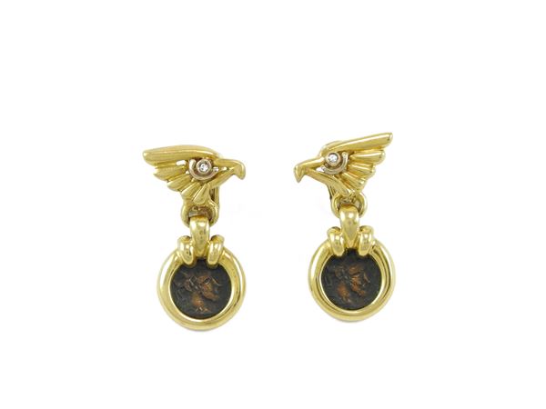 Yellow gold earrings with diamonds and coin reproductions