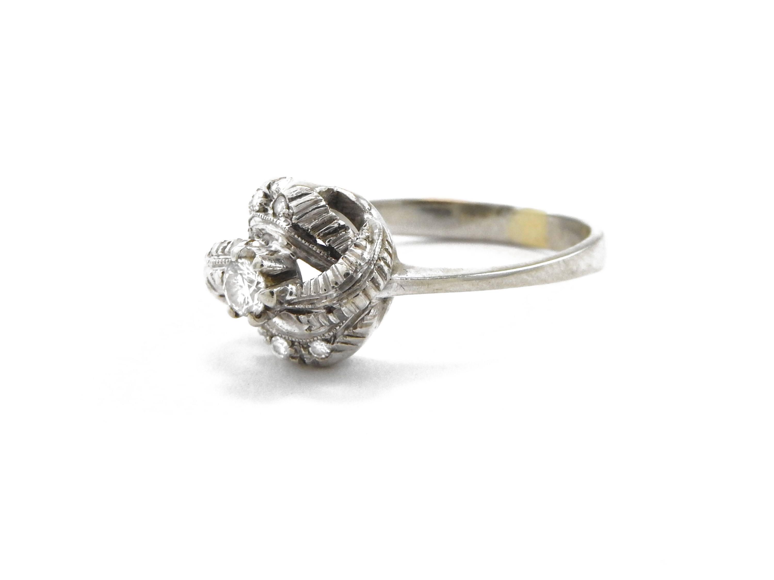 Anello Solitario in Oro Bianco con Diamante