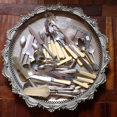 Miscellanea di Posate e Accessori per la Tavola in Metallo Argentato