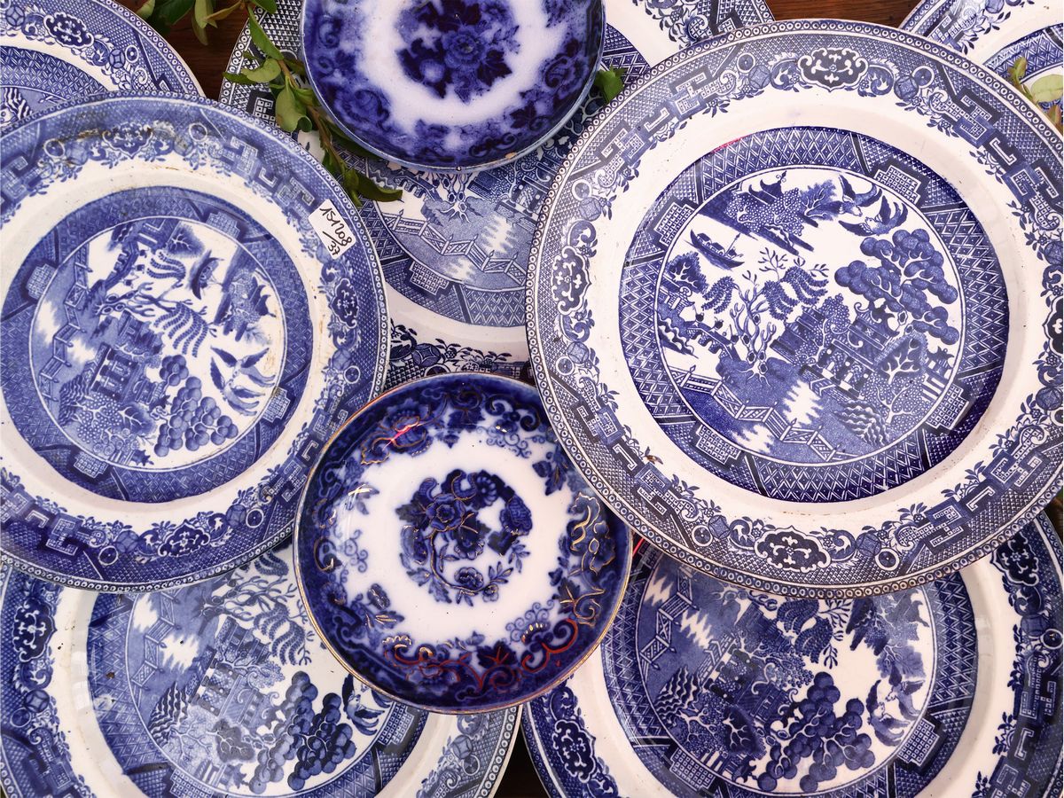 Assortimento di Piatti in Terraglia, Società Ceramica Richard