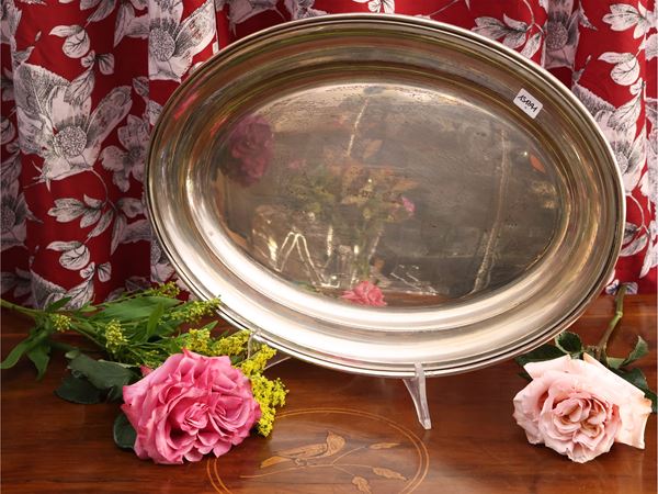 Oval tray in silver