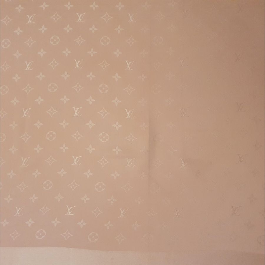 Louis Vuitton Foulard in Seta Mongram