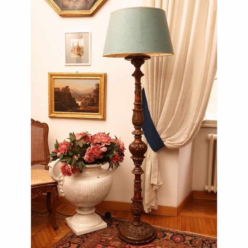 Piantana in Legno Dorato a Mecca