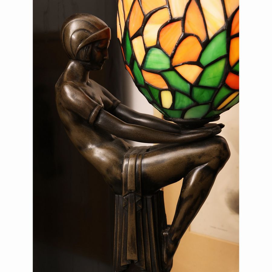 Lampada da Tavolo Ad Imitazione dello Stile Art Nouveau