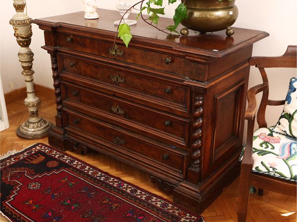 Chest of drawers in walnut and burr walnut