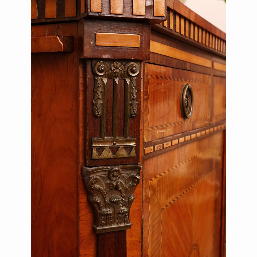Credenza Impiallacciata in Legno di Rosa, Mogano ed Altre Essenze