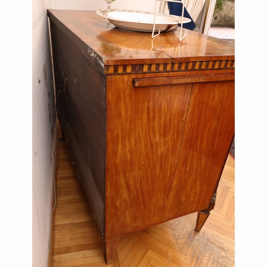 Credenza Impiallacciata in Legno di Rosa, Mogano ed Altre Essenze