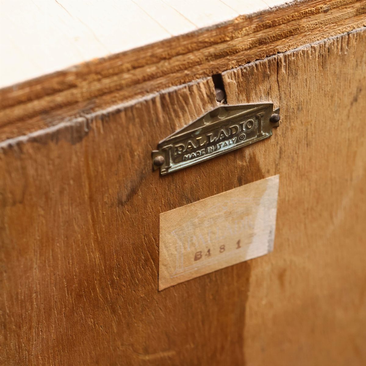 Piccolo Stipo in Legno Dipinto a tromp-L'oeil, Palladio