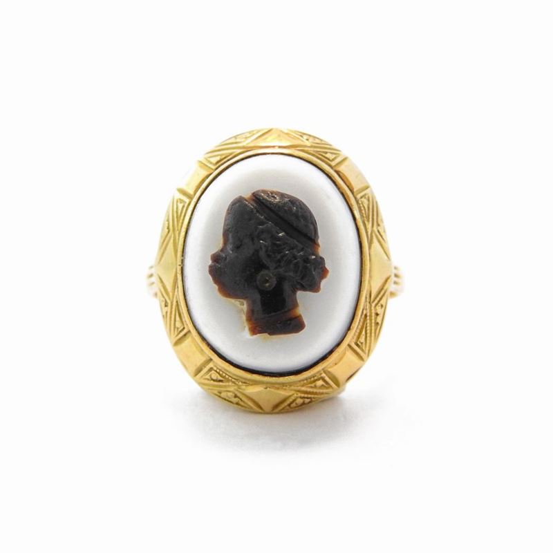 Anello in Oro Giallo con Cammeo in Agata