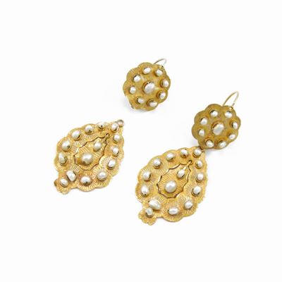 Orecchini Pendenti in Oro Giallo con Perle