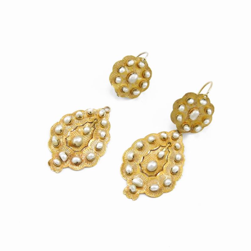 Orecchini Pendenti in Oro Giallo con Perle