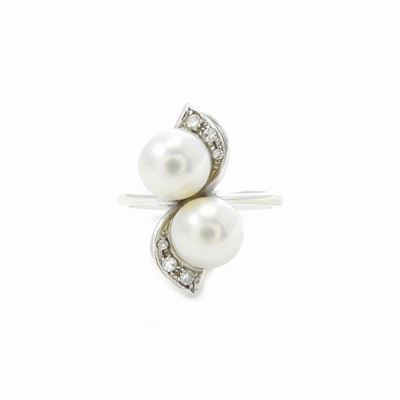 Anello in Oro Bianco con Diamanti e Perle Coltivate