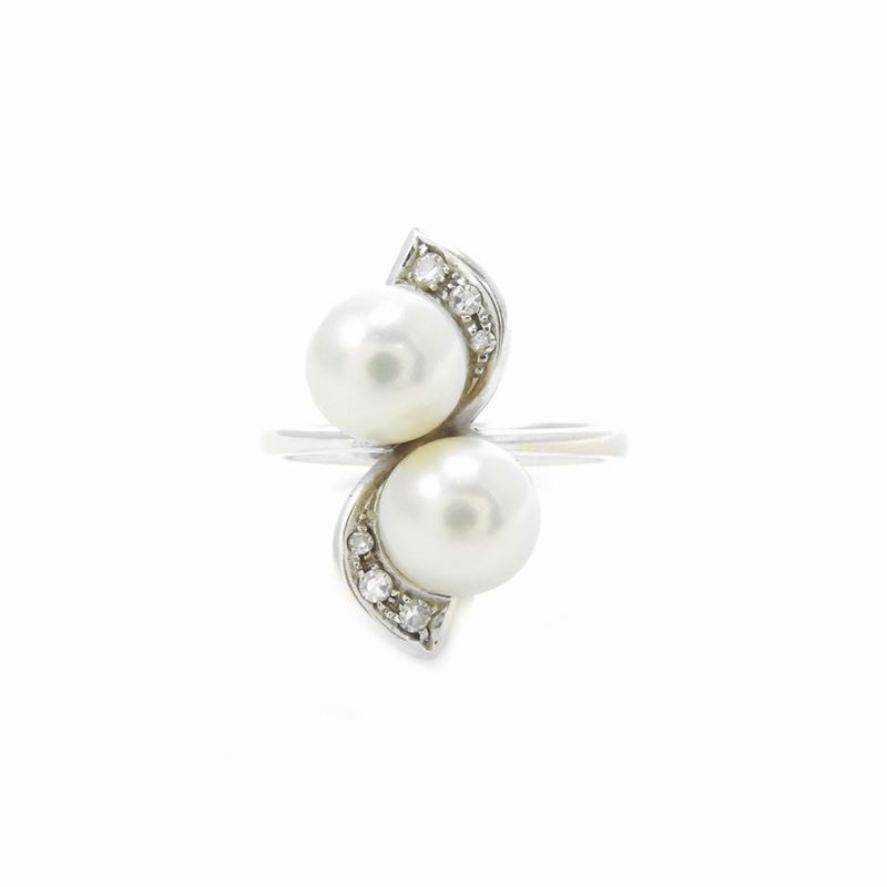 Anello in Oro Bianco con Diamanti e Perle Coltivate