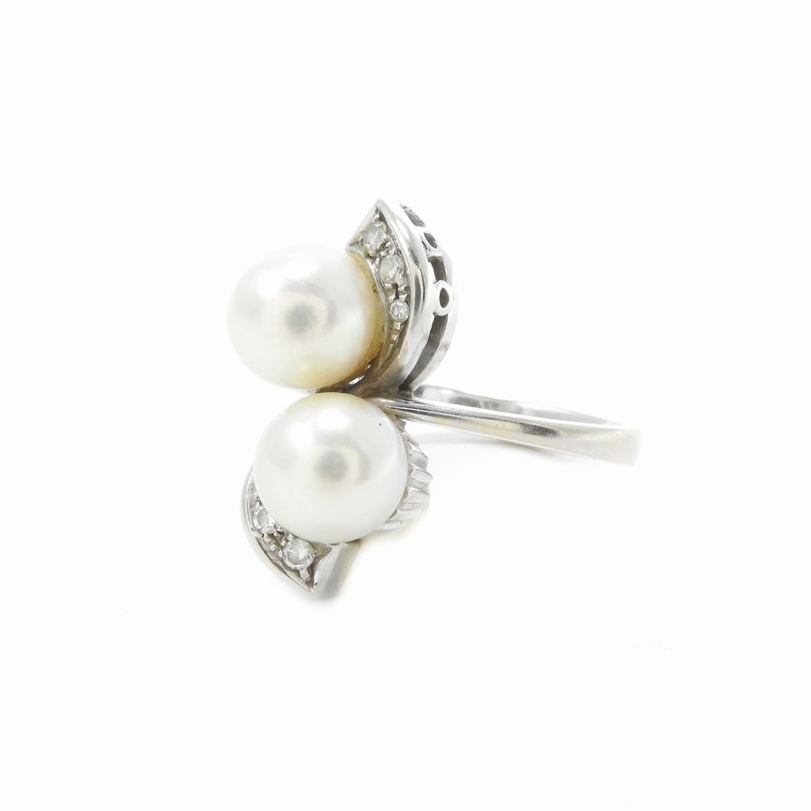Anello in Oro Bianco con Diamanti e Perle Coltivate