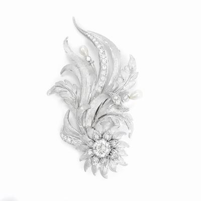 Spilla Marcello Minotto in Oro Bianco con Diamanti e Perle Coltivate Barocche
