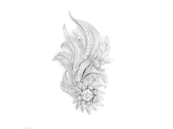White gold Marcello Minotto brooch with diamonds and baroque cultured pearls