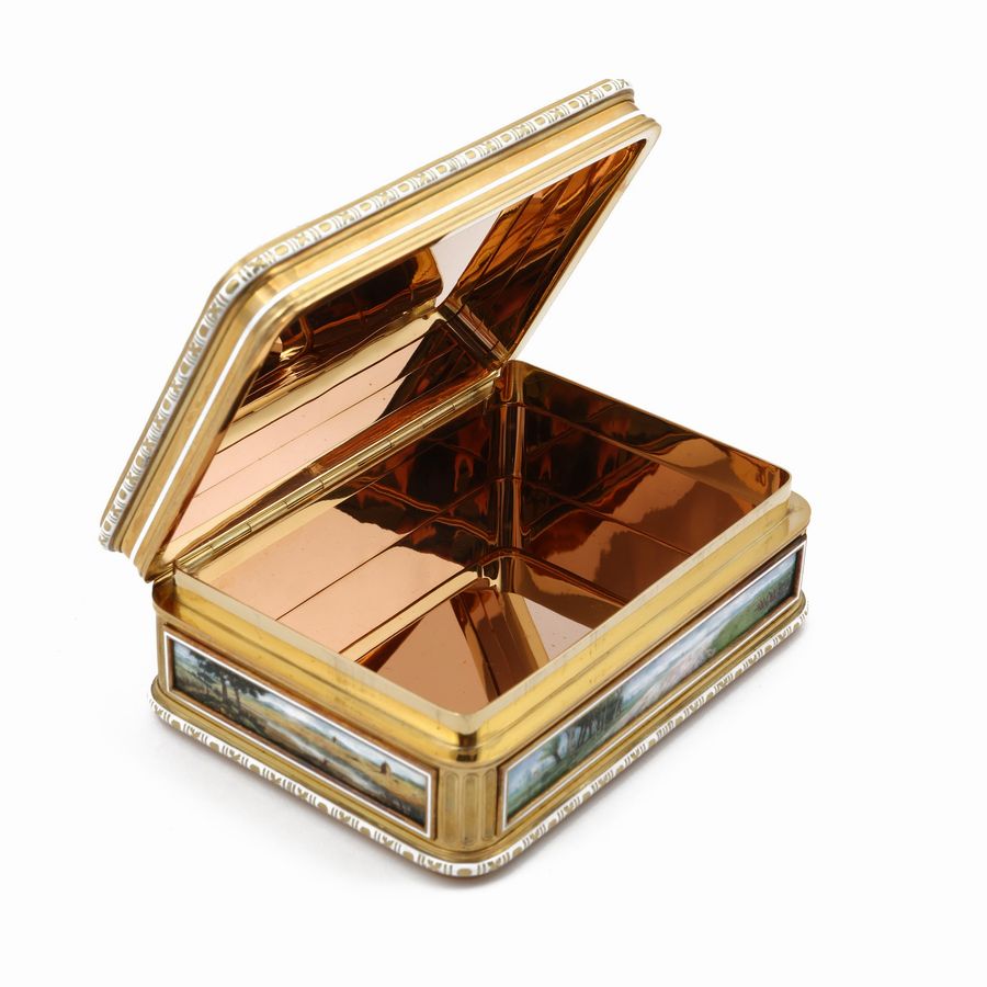Tabacchiera in Oro Giallo e Argento con Smalti Miniature