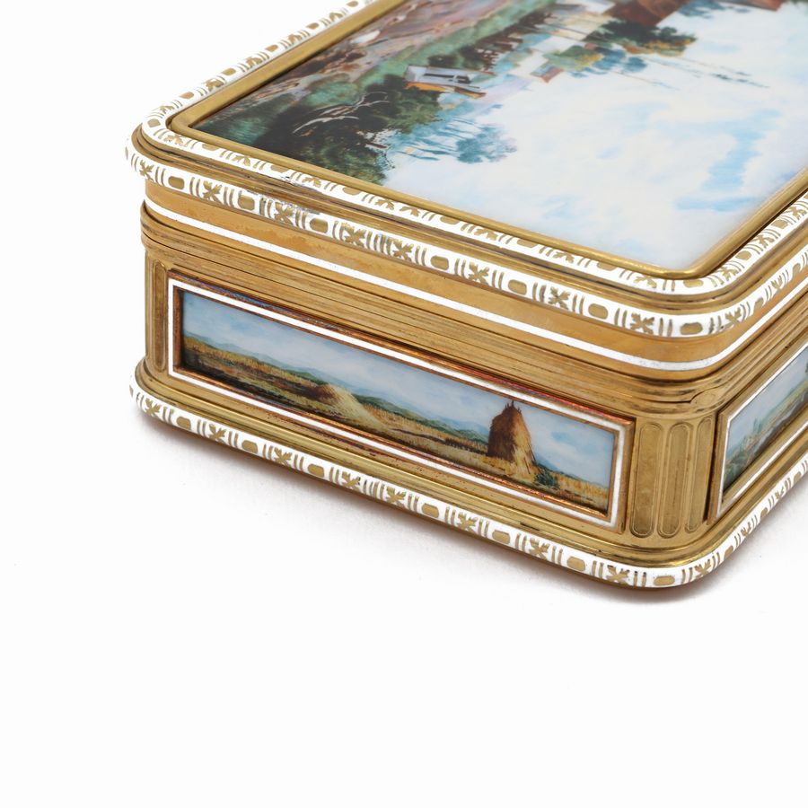 Tabacchiera in Oro Giallo e Argento con Smalti Miniature