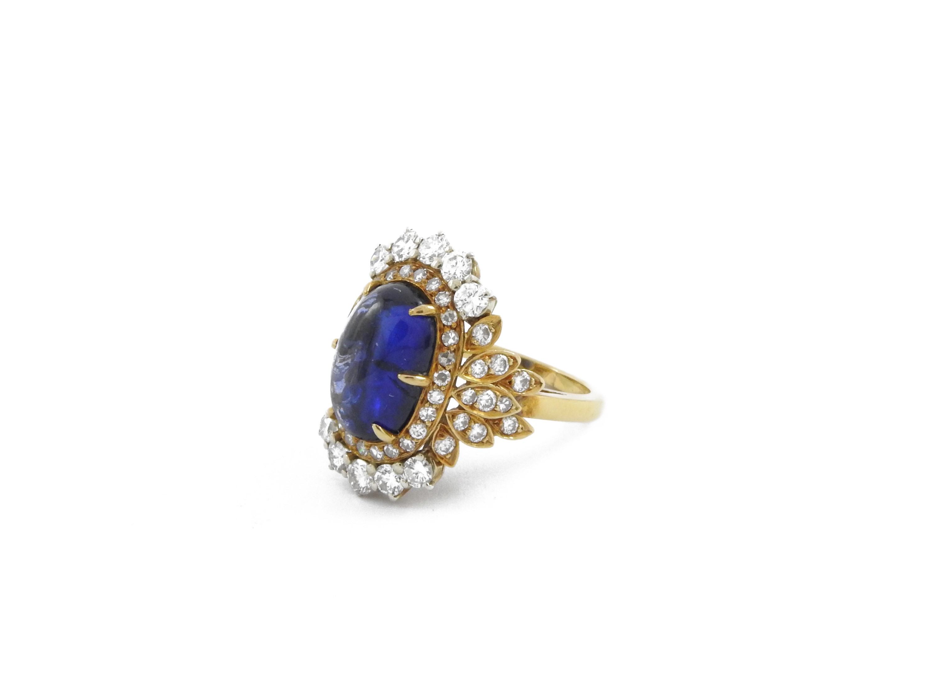 Anello in Oro Giallo con Diamanti e Zaffiro