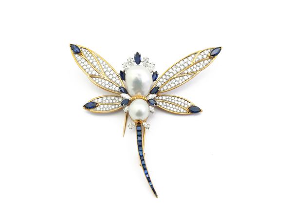 White and yellow gold animalier brooch with diamonds, sapphires and baroque pearls