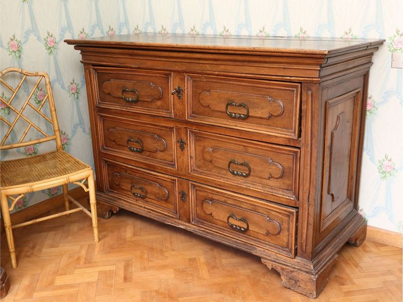 Cassettone in Noce