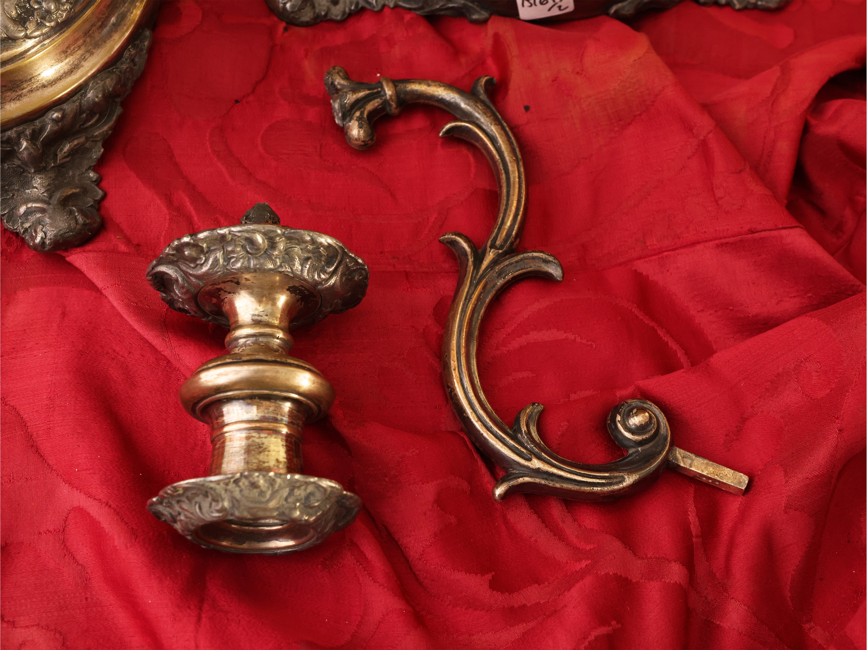 Coppia di Grandi Candelabri in Metallo Argentato