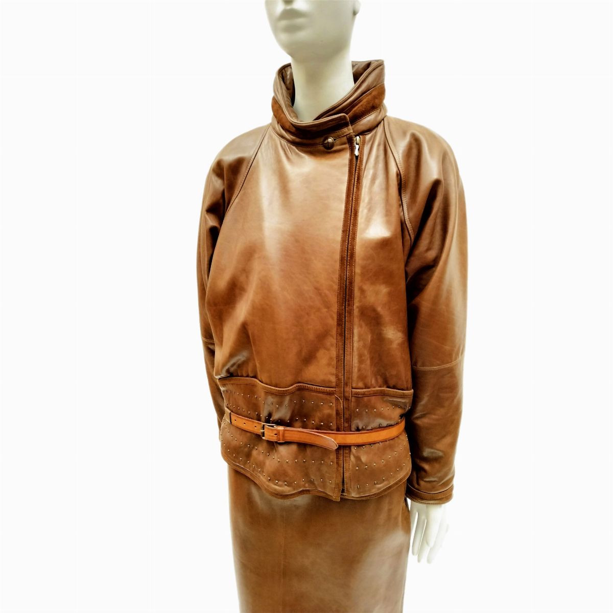 Gianni Versace, Composé in pelle marrone