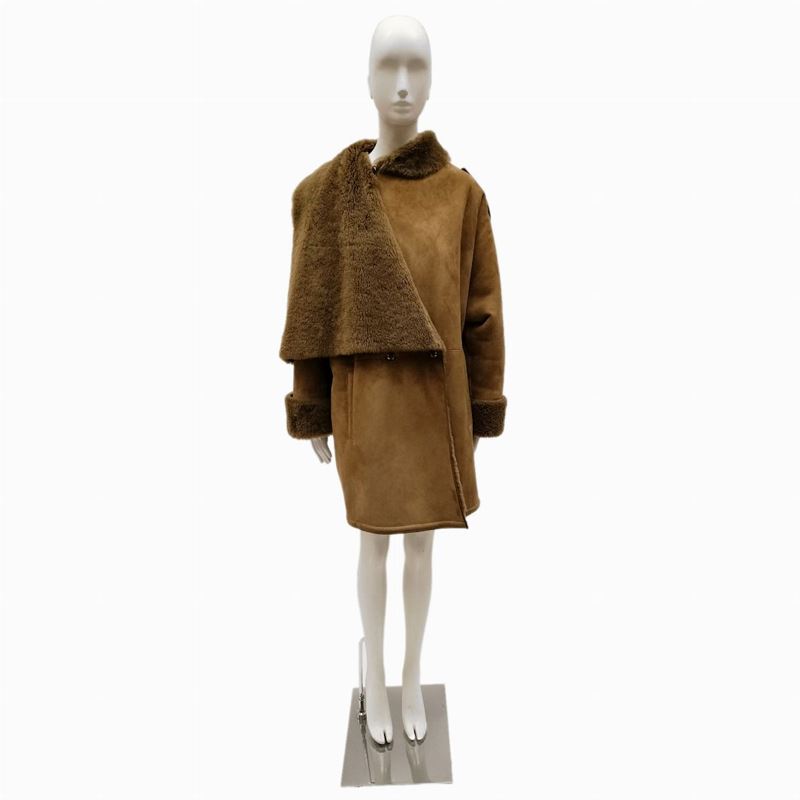 Gianni Versace, Giaccone in montone marrone