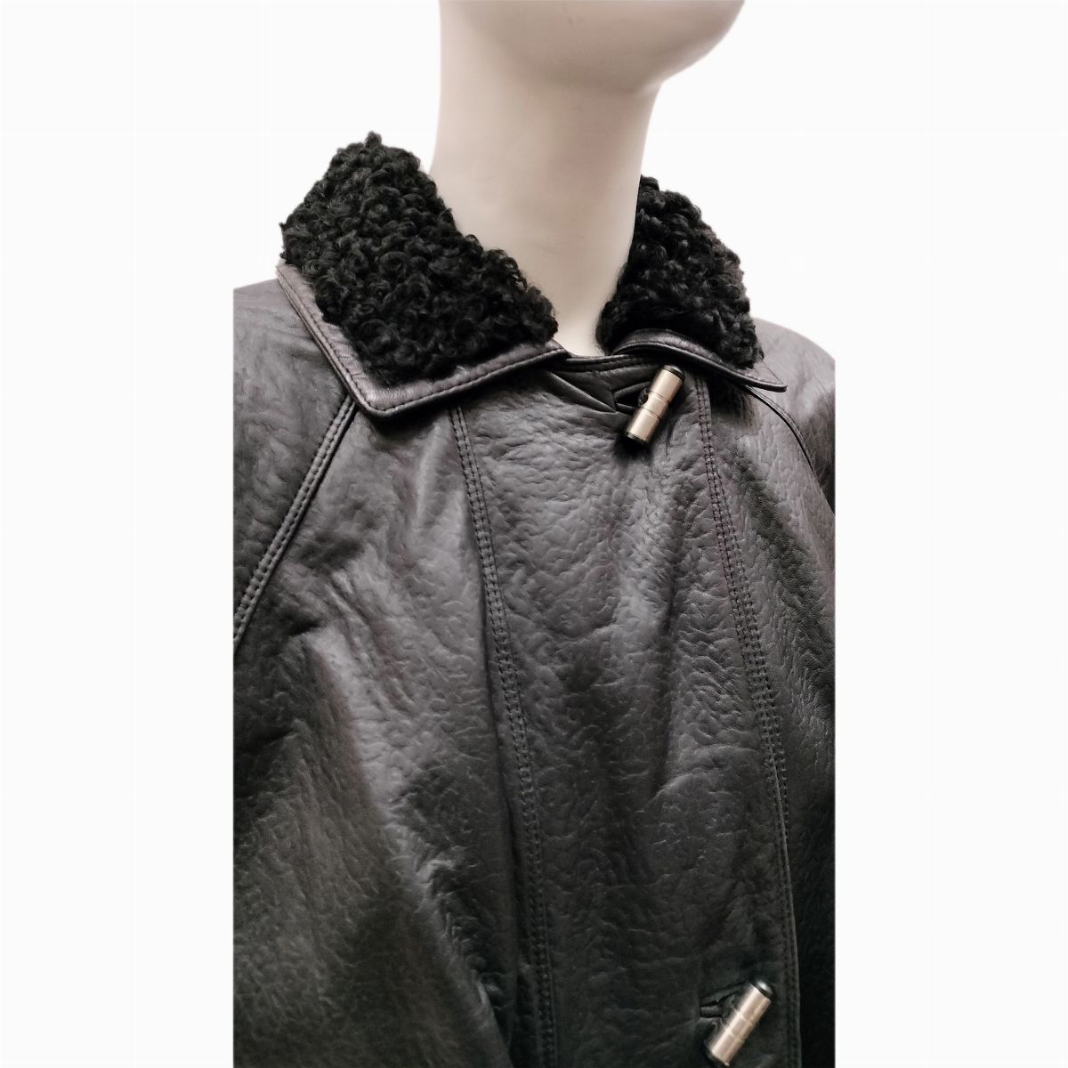 Gianni Versace, Blouson in pelle nera martellata