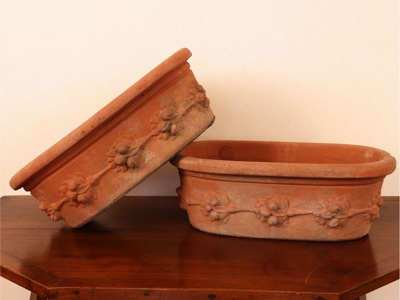 Coppia di Vasi da Giardino in Terracotta