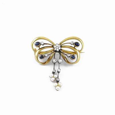 Spilla in Oro Giallo e Argento con Diamanti, Zaffiri e Perle