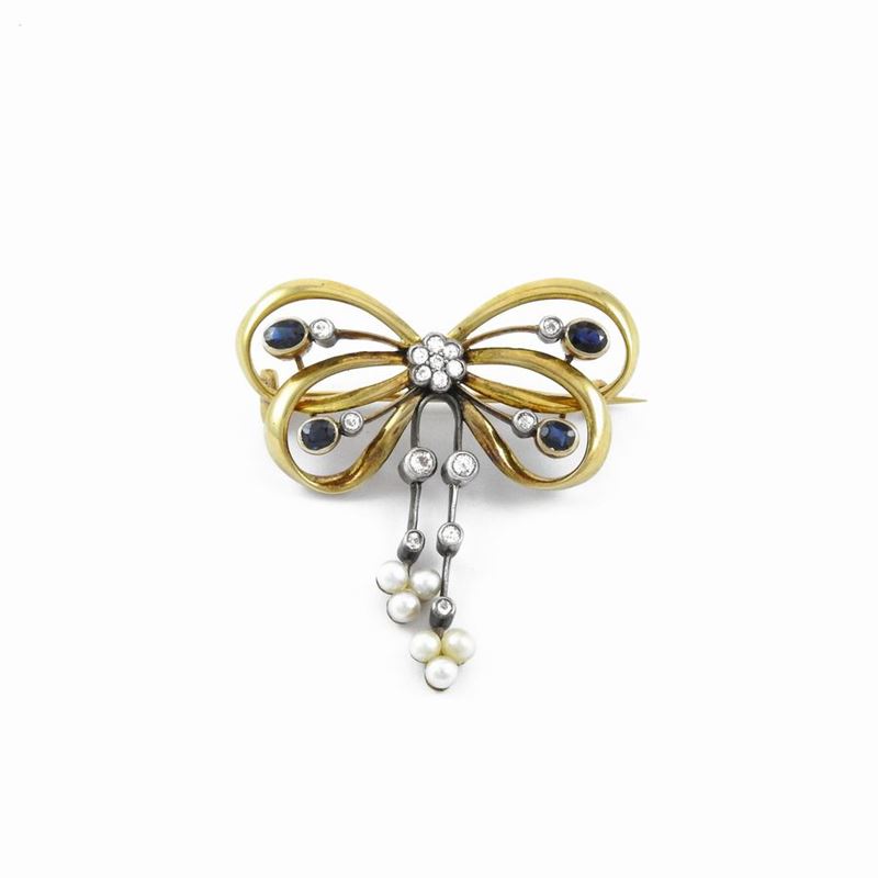Spilla in Oro Giallo e Argento con Diamanti, Zaffiri e Perle