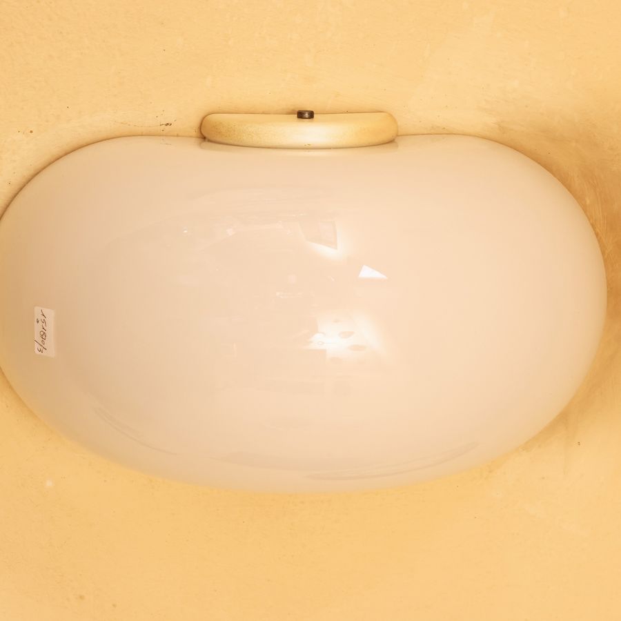 Coppia di Applique in Vetro Lattimo e Metallo