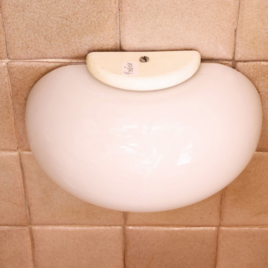 Coppia di Applique in Vetro Lattimo e Metallo