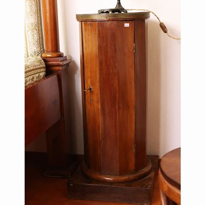 Comodino a Colonna in Noce e Piuma di Noce