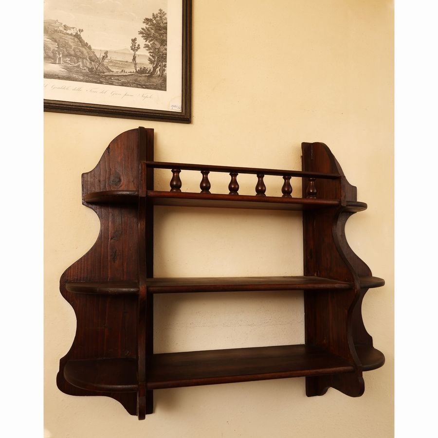 Due Complementi di Arredo in Legno Tenero