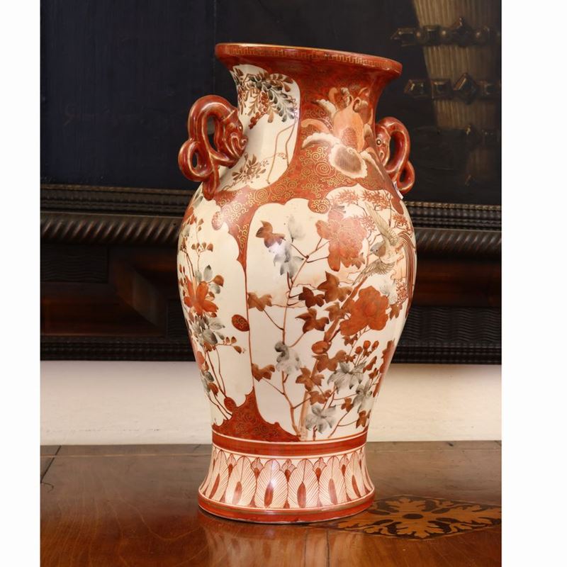 Vaso in Porcellana di Gusto Orientale