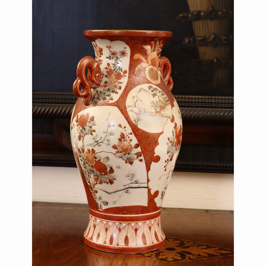 Vaso in Porcellana di Gusto Orientale