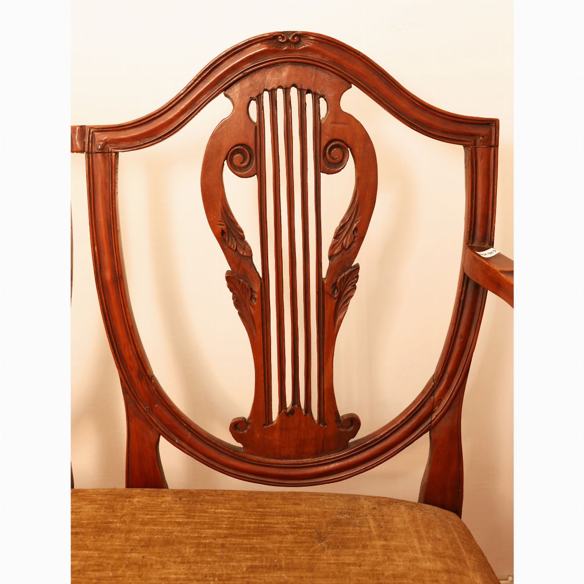 Piccolo divano a panca in noce