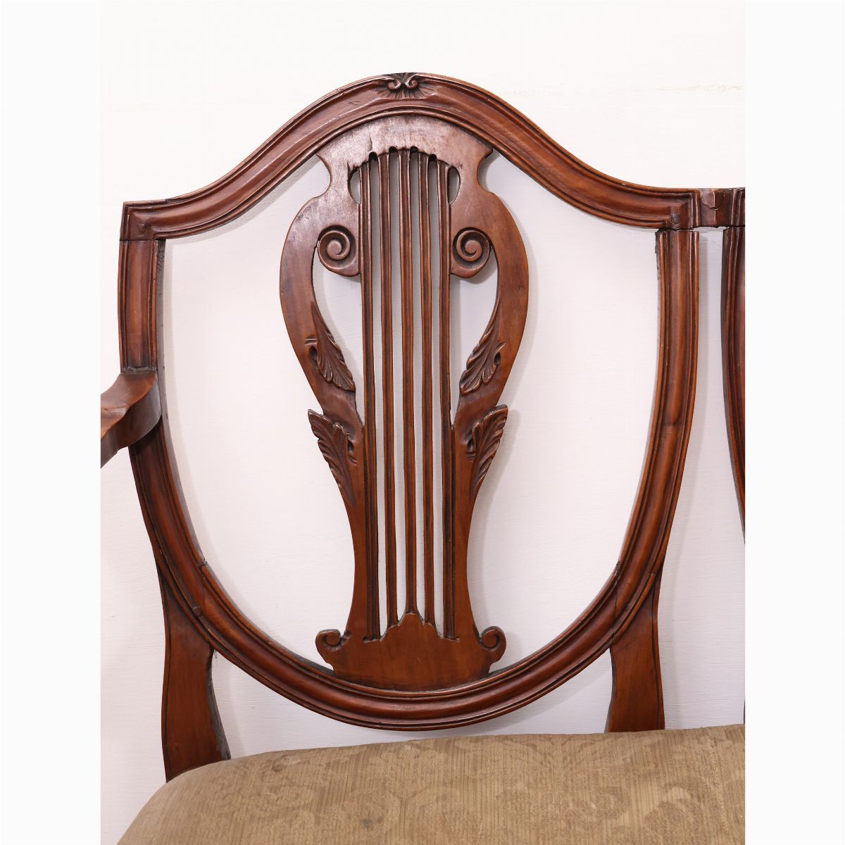 Piccolo divano a panca in noce