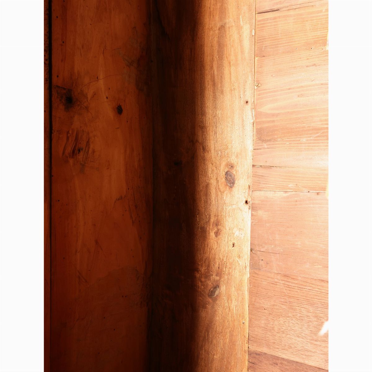 Credenza a due corpi in noce