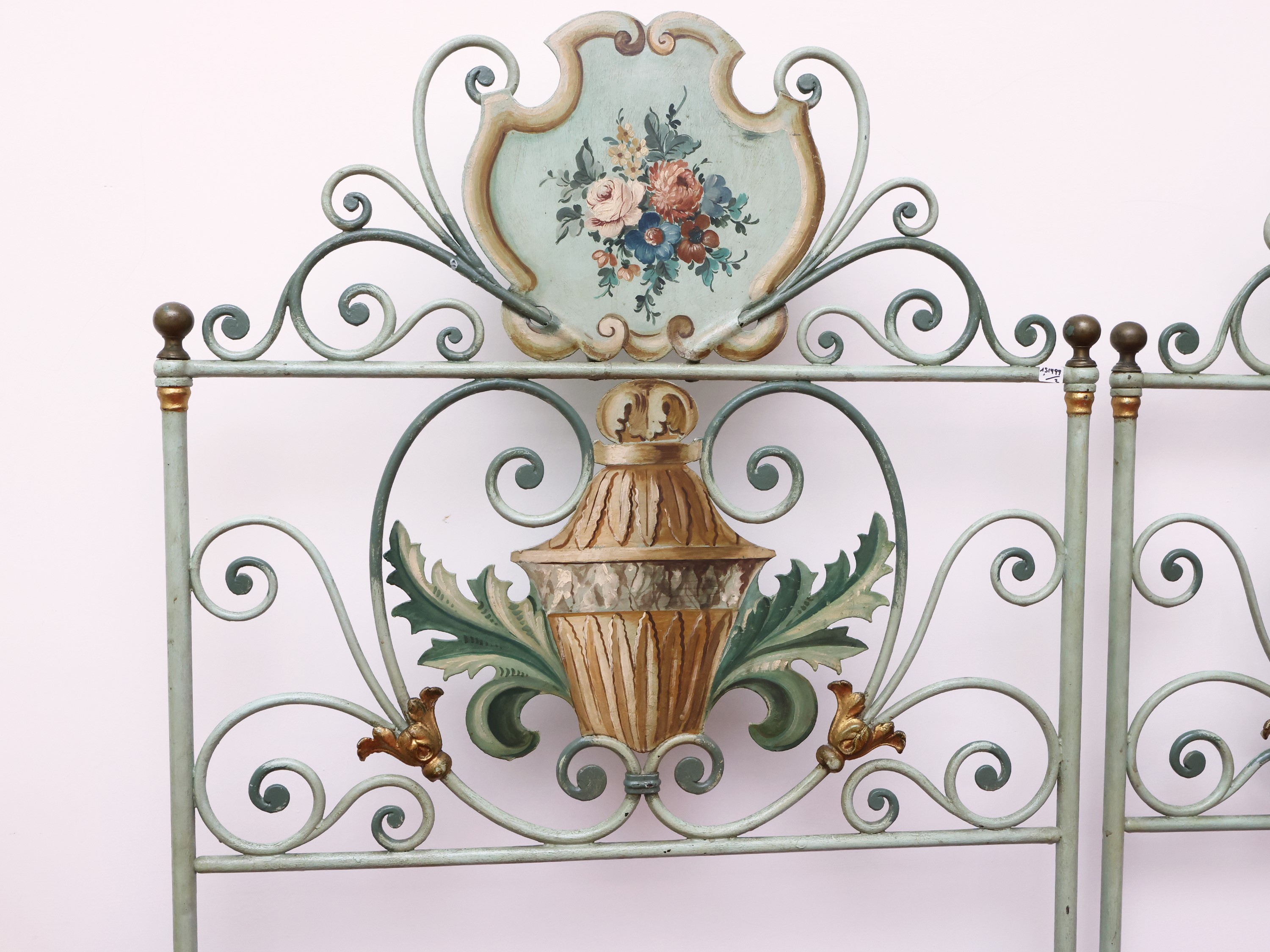 Coppia di letti in ferro battuto laccato verde acqua e dipinto
