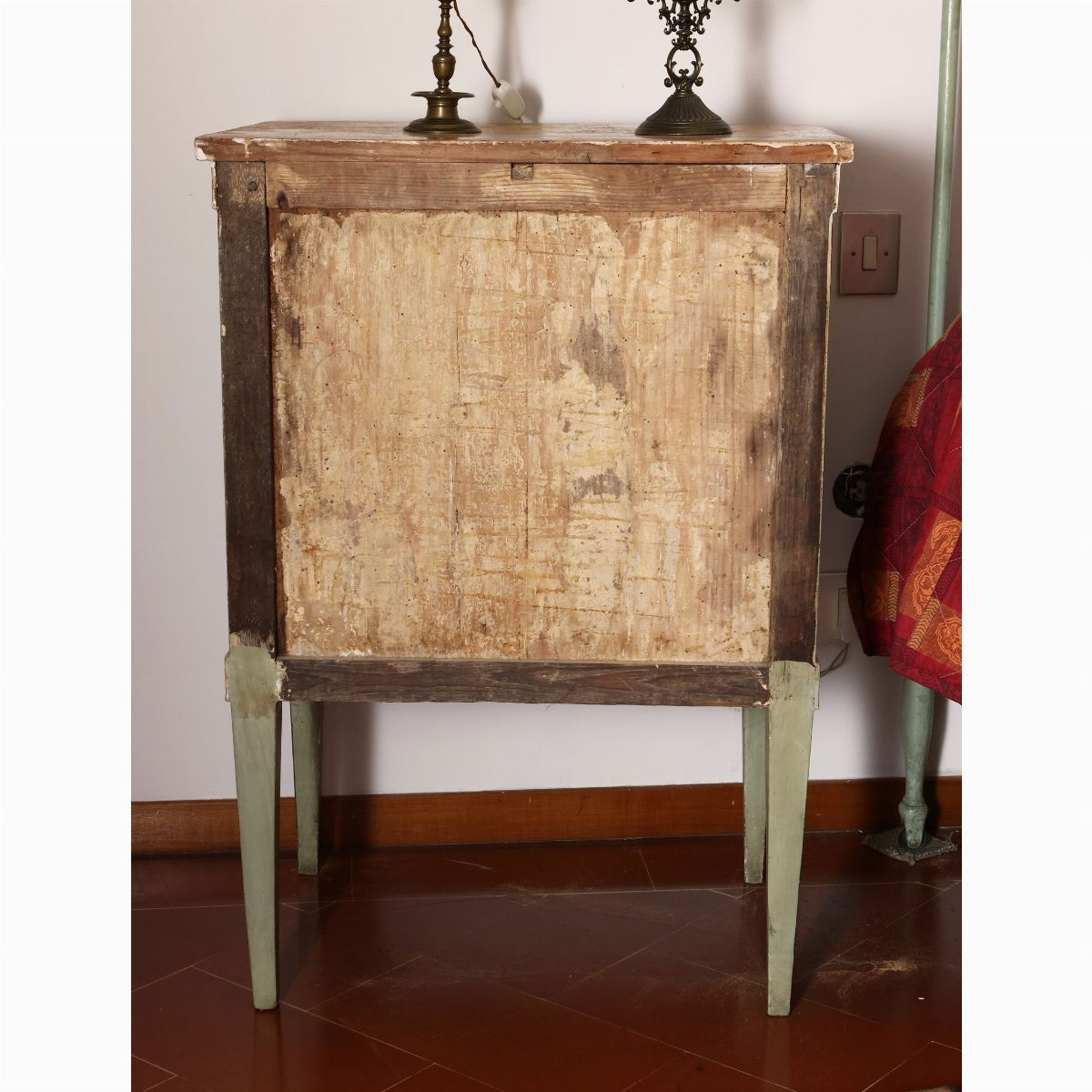 Coppia di comodini in legno tenero laccato verde acqua