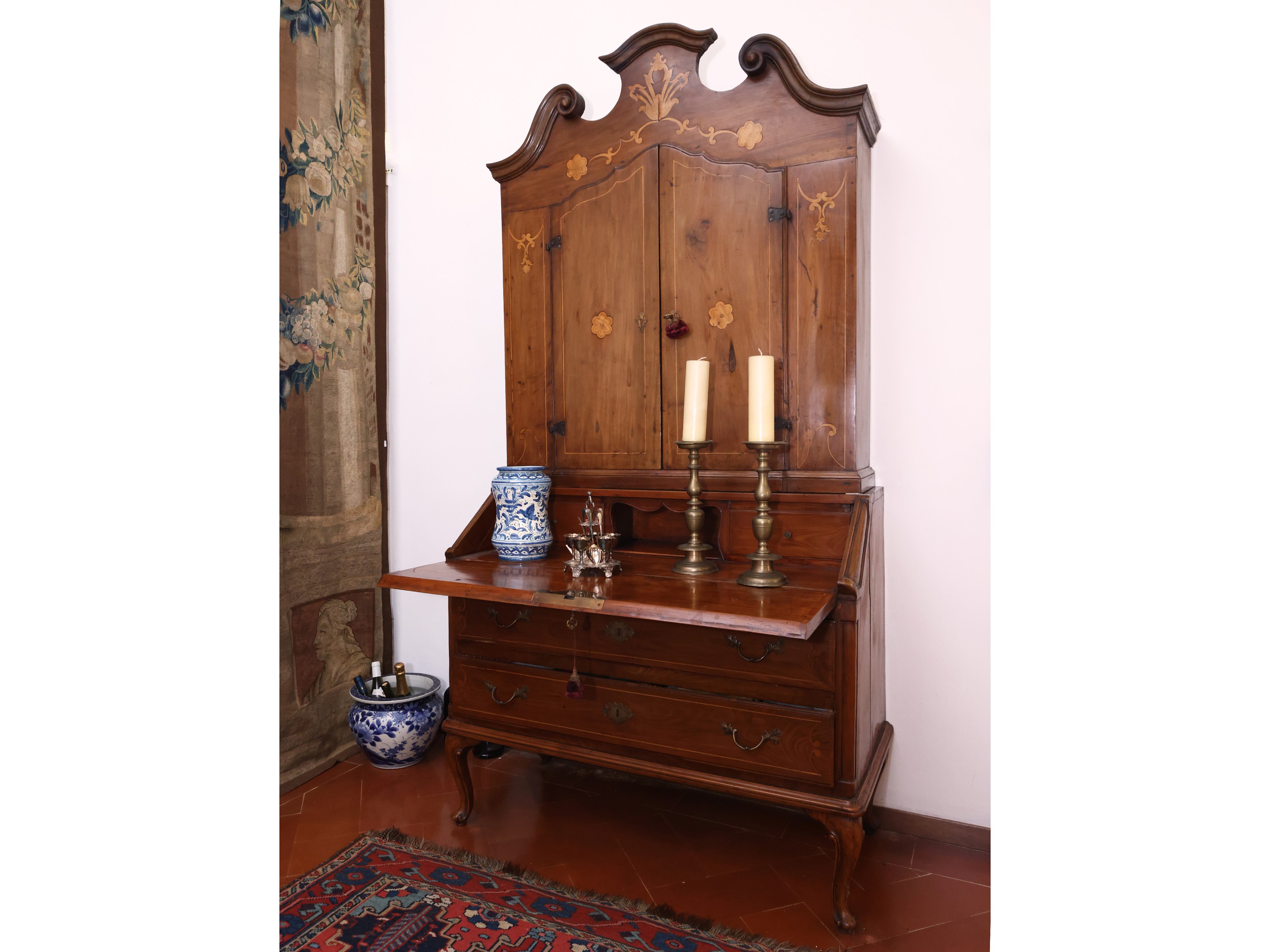 Scrivania a ribalta con alzata in noce