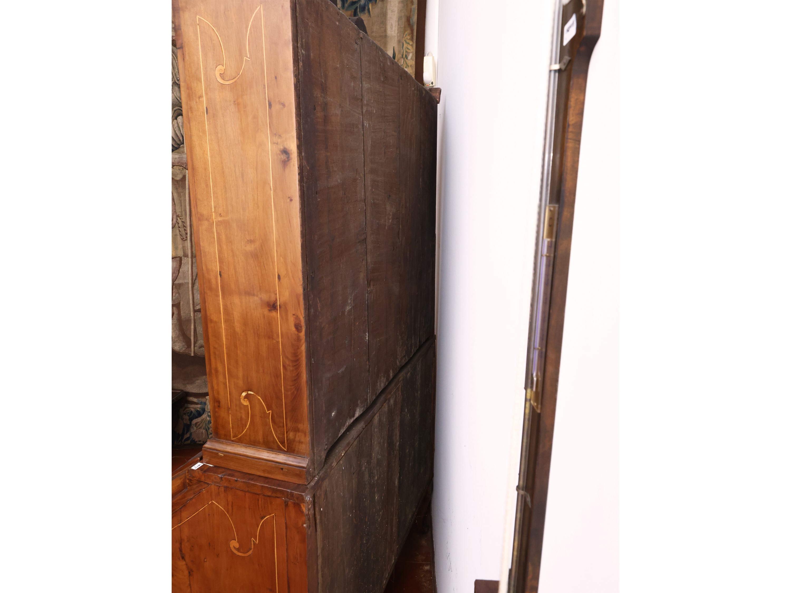 Scrivania a ribalta con alzata in noce