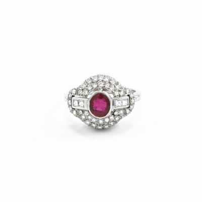 Anello in Oro Bianco con Diamanti e Rubino