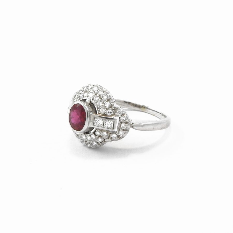 Anello in Oro Bianco con Diamanti e Rubino