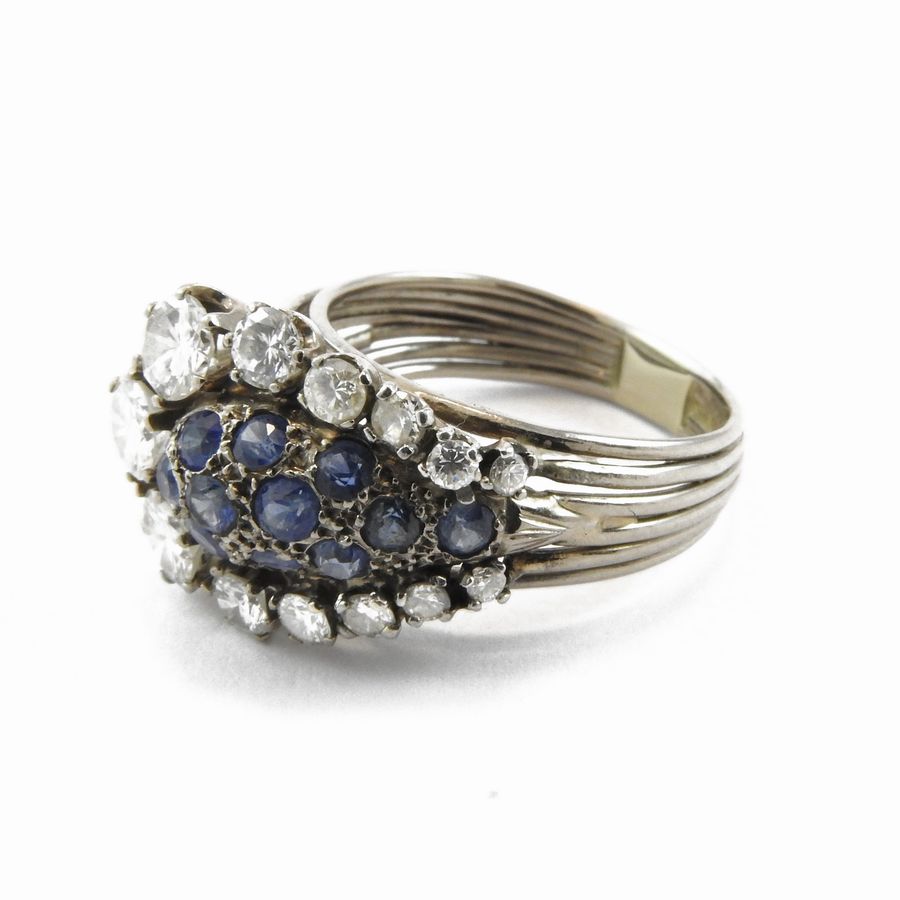 Anello in Oro Bianco con Diamanti e Zaffiri
