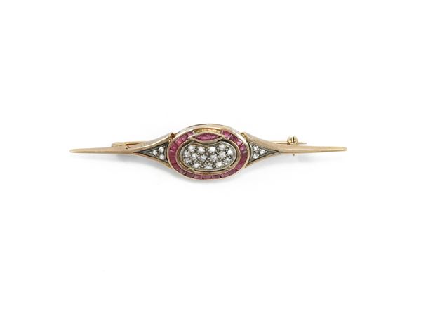 14Kt pink gold bar brooch with diamonds and rubies
