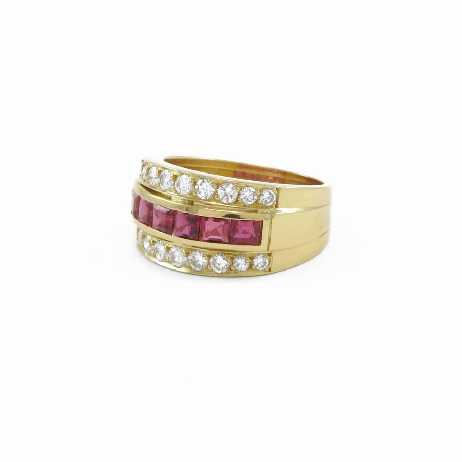 Anello a Fascia in Oro Giallo con Diamanti e Rubini